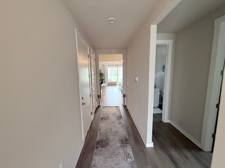 Building Photo - 2024 Wilsons Warbler Dr