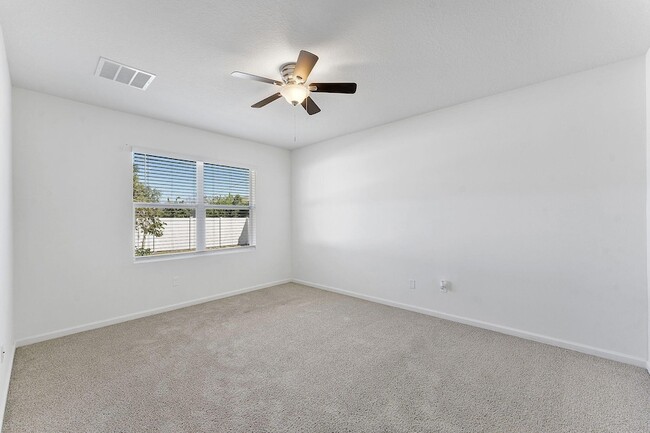Building Photo - 357 SE Oakridge Dr