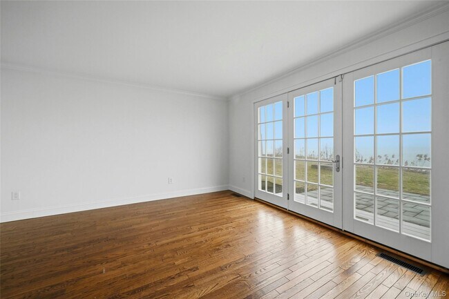 Building Photo - 20845 Soundview Ave