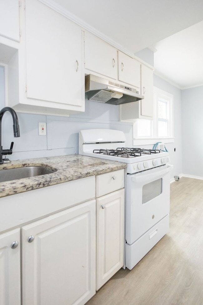 Building Photo - 911 Ray St