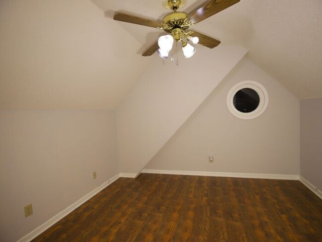 Building Photo - 104 Victoria Dr