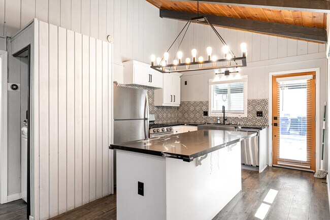 Building Photo - 108 Greenspot Blvd