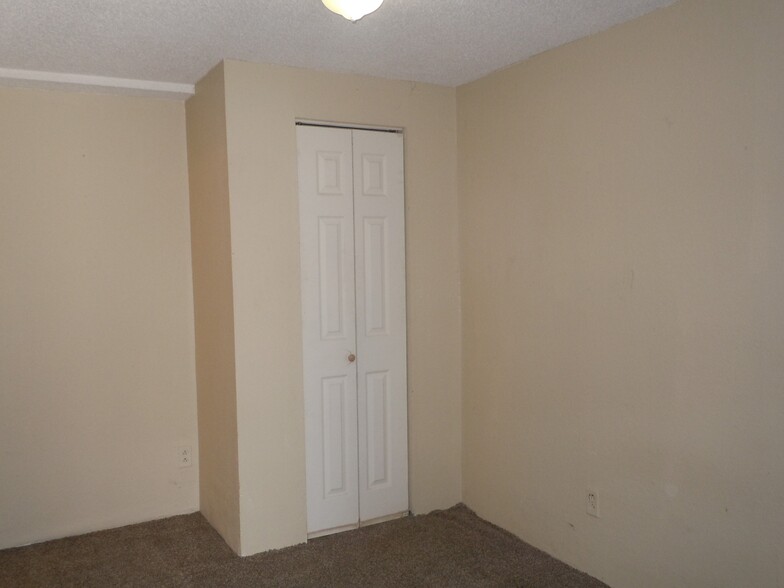 Building Photo - 10 Cougar Dr