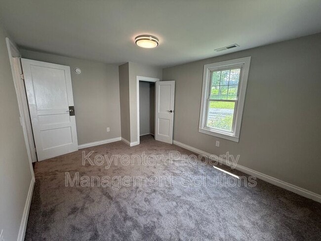Building Photo - 202 Grubert Ave