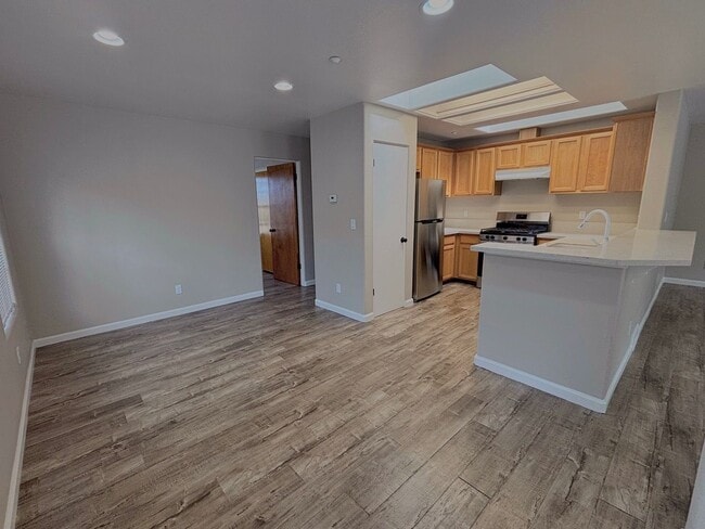 Building Photo - Lovely Updated Condo