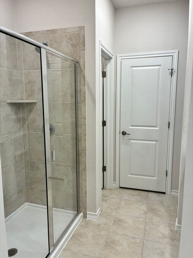 Building Photo - 3BR/2BA w/ Fenced Yard + Assigned Parking in Liberty Hill, TX