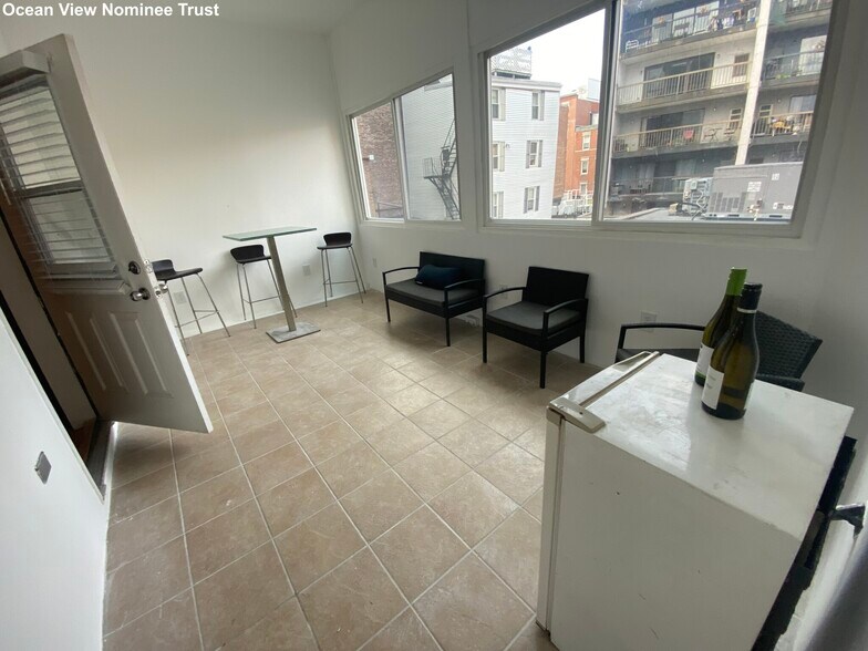 Building Photo - 236 Hanover St