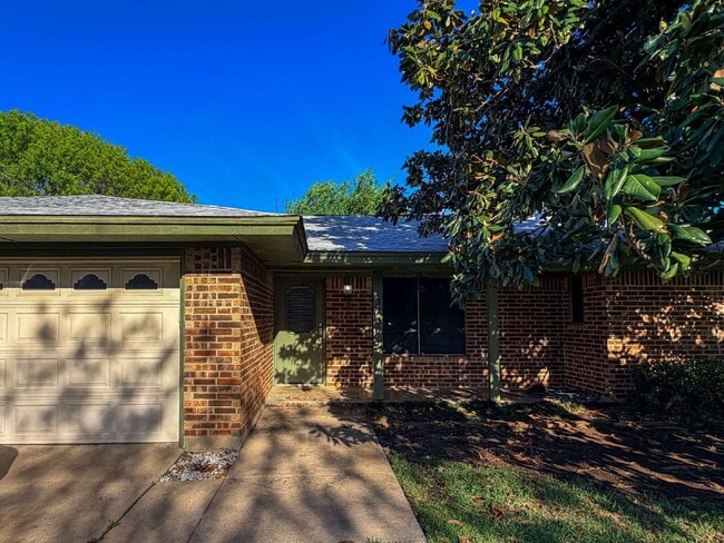 Building Photo - Charming 3-Bedroom Haven with Cozy Fireplace with Study in North Richland Hills!
