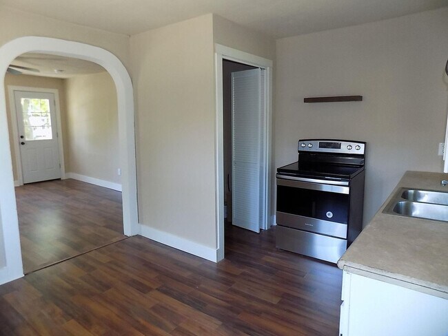 Building Photo - Check out this cozy home ! COMING SOON