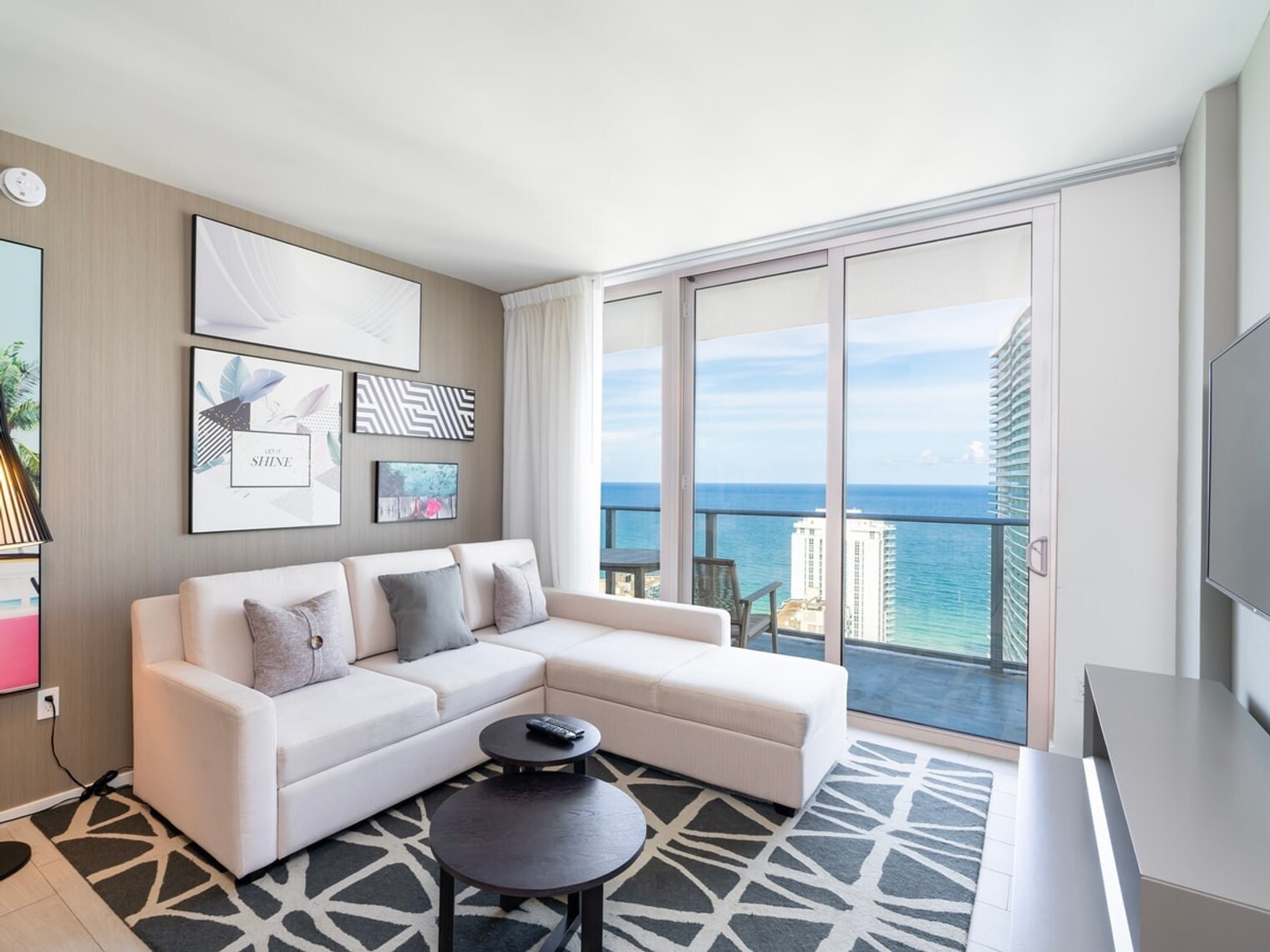 Building Photo - 4010 S Ocean Dr
