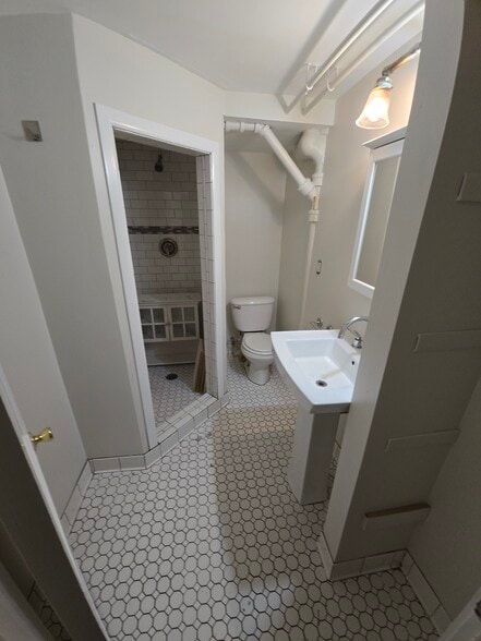 Building Photo - 4528 Bryant Ave S