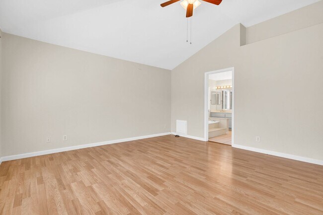 Building Photo - 880 Woodsong Ln