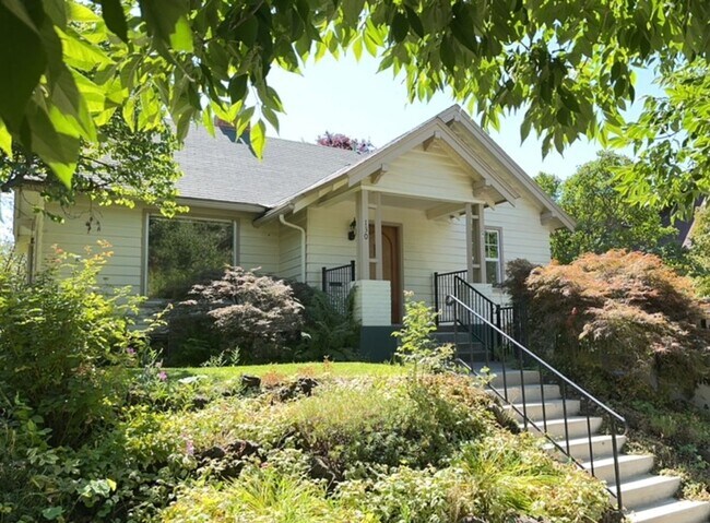 Primary Photo - 130 Whitman St