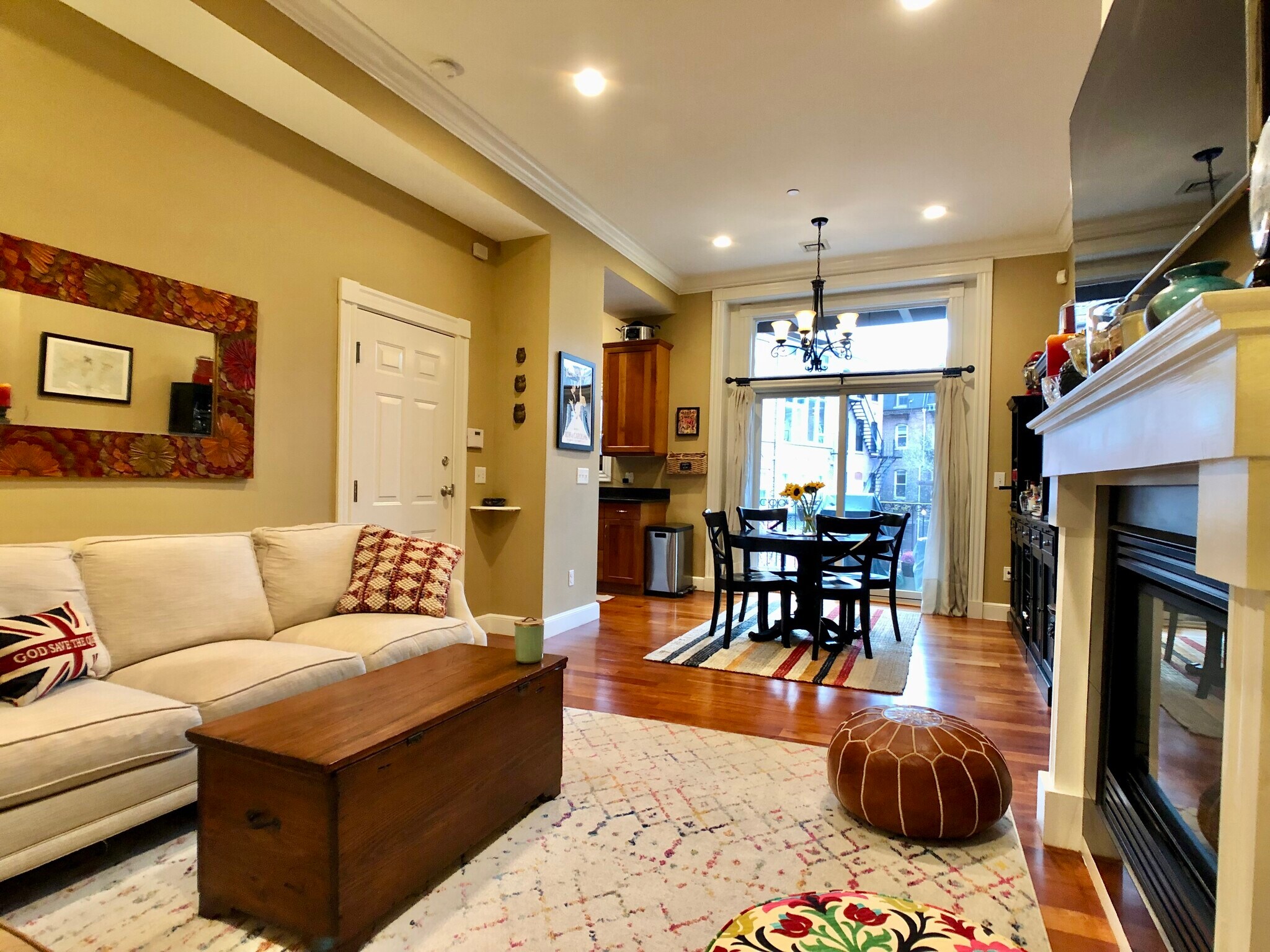 Building Photo - 408 Columbus Ave