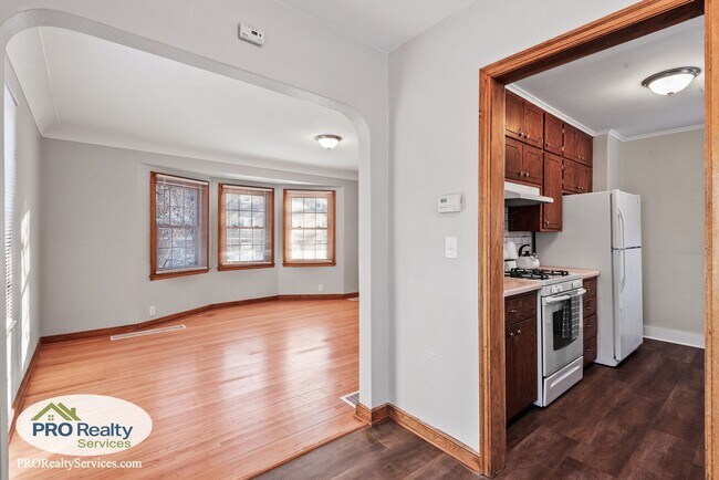 Building Photo - 4 Bedroom Home in North St. Paul