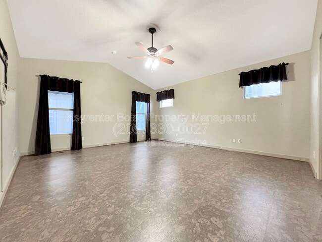 Building Photo - 3349 N Justin Ave