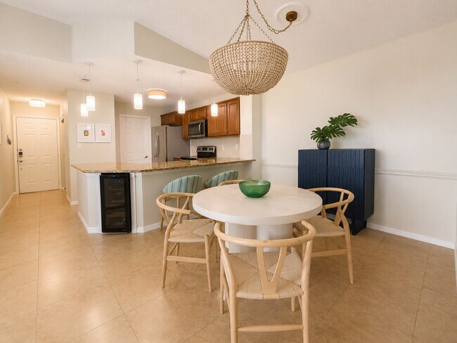 Building Photo - Furnished Condo! Gorgeous! Near beaches and shopping!