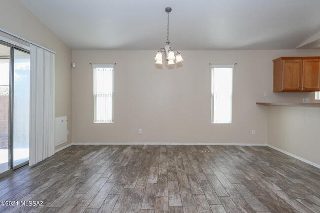 Building Photo - 10457 E Oakbrook St