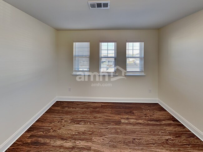 Building Photo - 5956 Hagar Vly Dr
