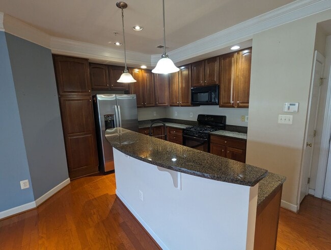 Building Photo - Two level condo in URBANA School District ...