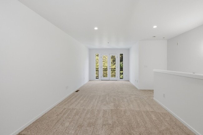 Building Photo - 2Bd/1.75Ba Bellevue Townhome