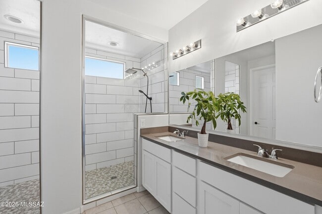 Building Photo - 4220 S Macy Cir