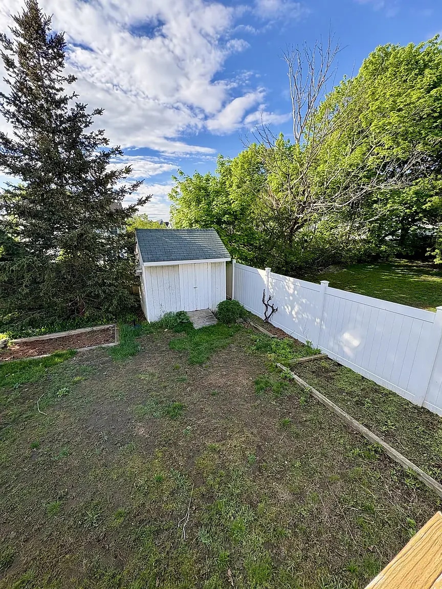Building Photo - 9 Larkin Ln