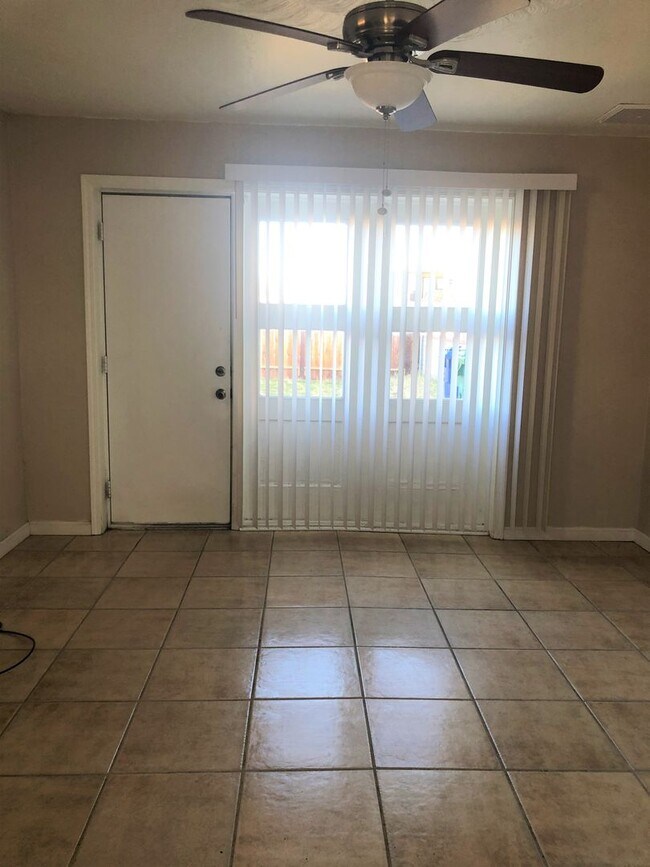 Building Photo - 117 W Robertson Rd