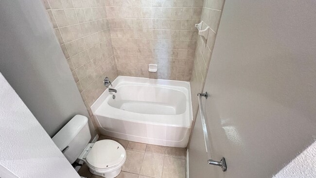 Building Photo - Beautiful 3/2 Townhouse Available !!