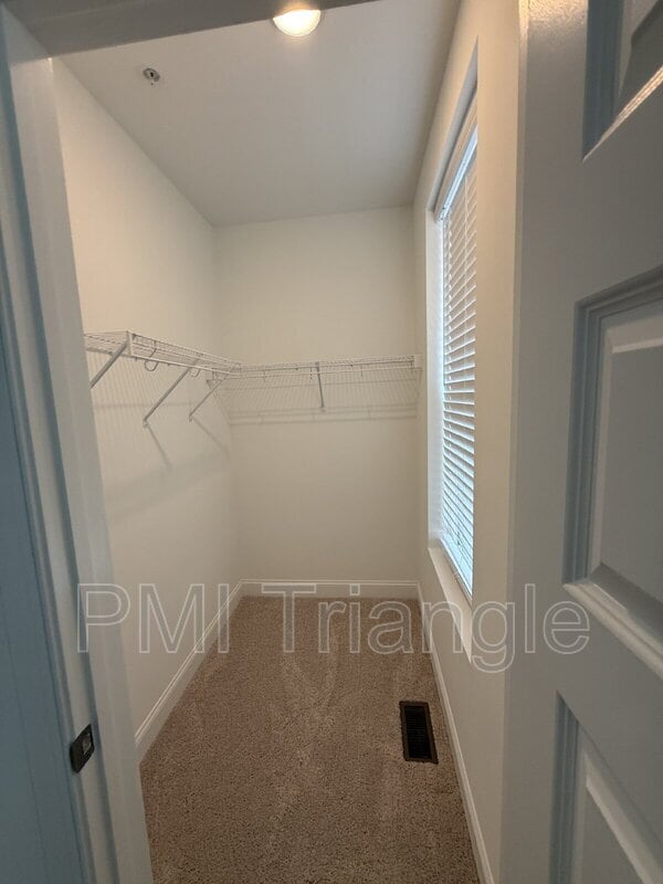 Building Photo - 1215 Shaw View Aly