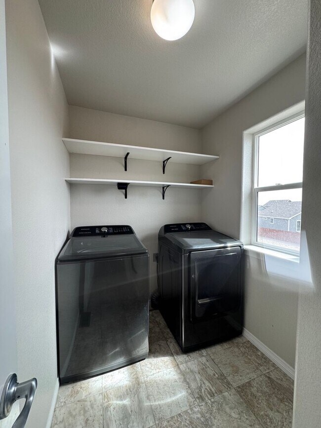 Building Photo - Newer 4 bedroom in The Vistas at Meridian Ranch