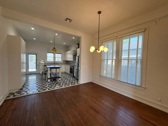 Building Photo - Fully Restored 2BR Classic Near Downtown Dignowity Hill