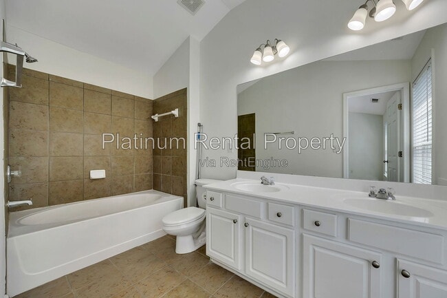 Building Photo - 221 Balaban Cir
