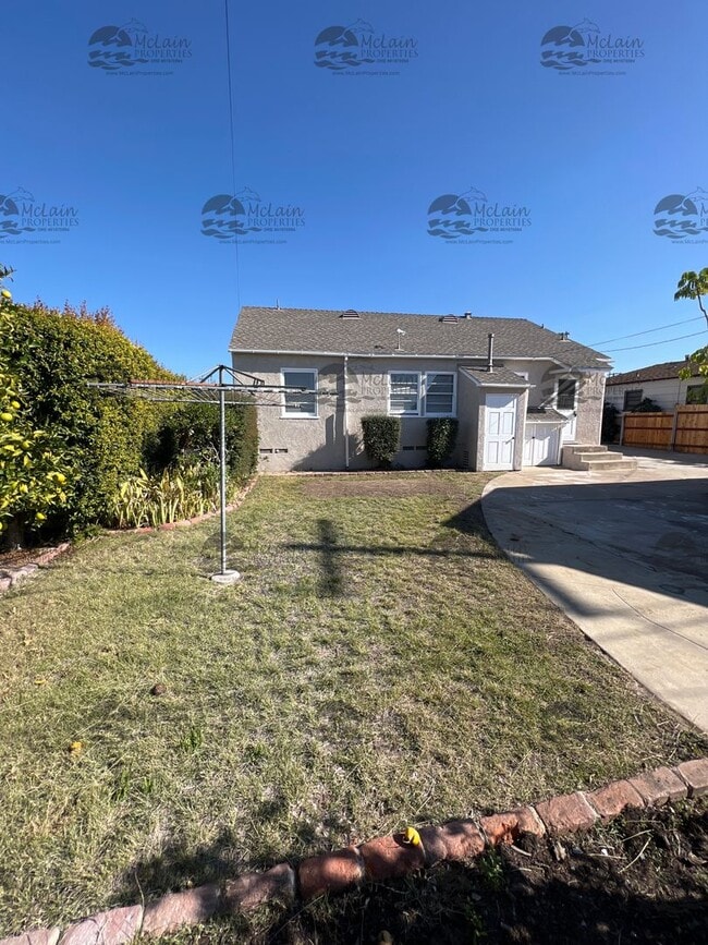 Building Photo - Single Story 3 BD/1BA Home with 2 Car Garage!