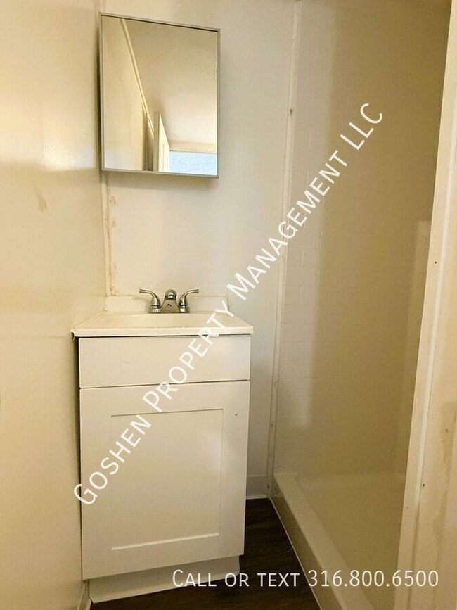 Building Photo - 1023 S Millwood-B