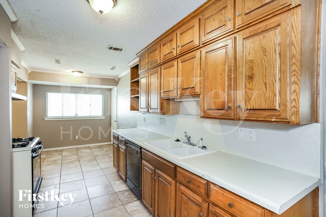 Building Photo - 2907 E Mitchell St