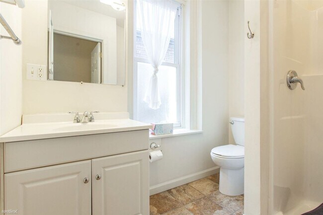 Building Photo - Delightful 5BR 3BA Townhome near Temple Un...