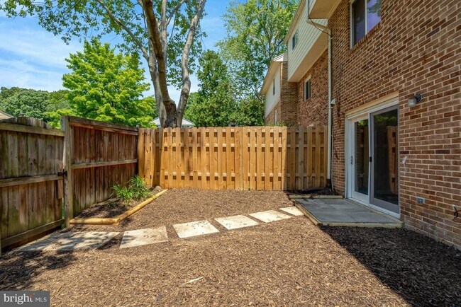 Building Photo - 7065 Leewood Forest Dr