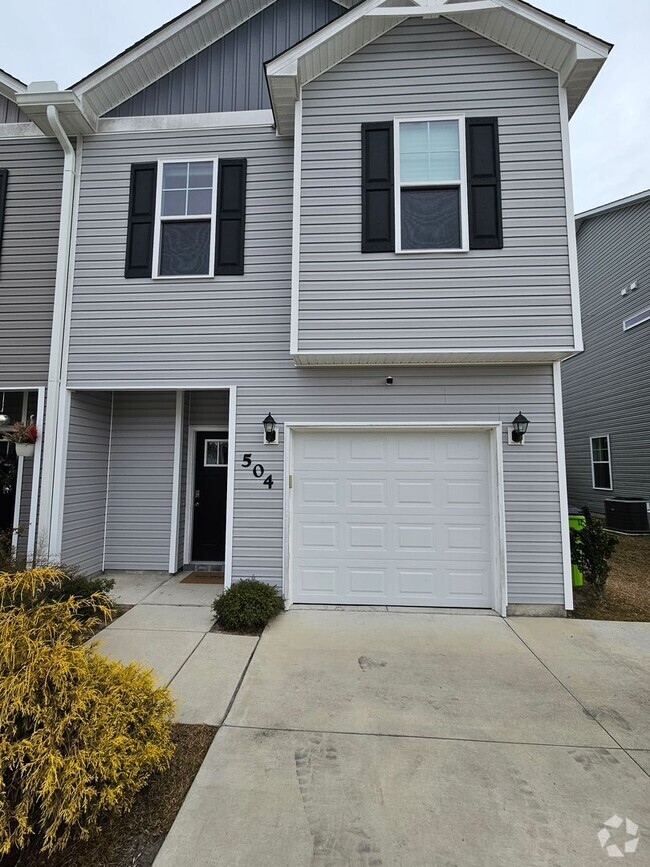 Building Photo - Fairly New, 3 Bedroom Townhome in Holly Ri...