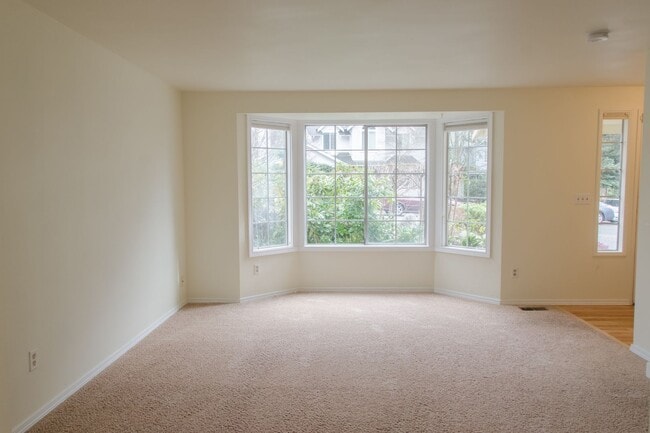 Building Photo - 3bd/2.5ba Issaquah Home