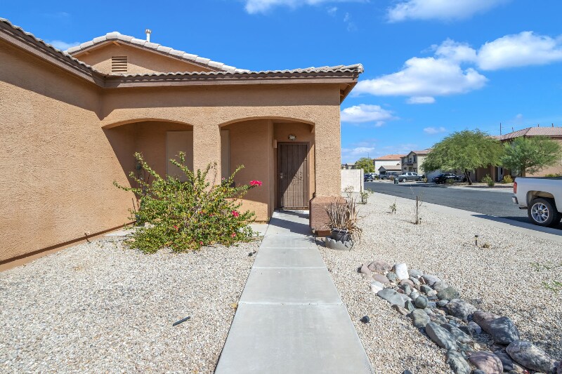 Building Photo - 1476 E Avenida Grande