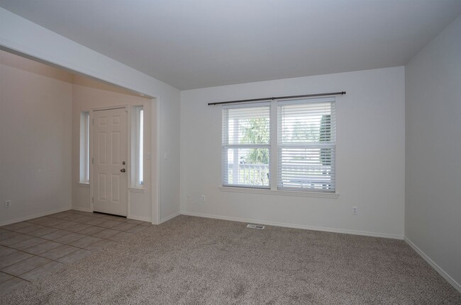 Building Photo - Very Nice 3 Bedroom Home - Cul de sac!