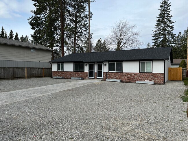 Primary Photo - 2809 N Honeysuckle Dr