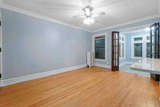 Building Photo - 304 S Kenilworth Ave