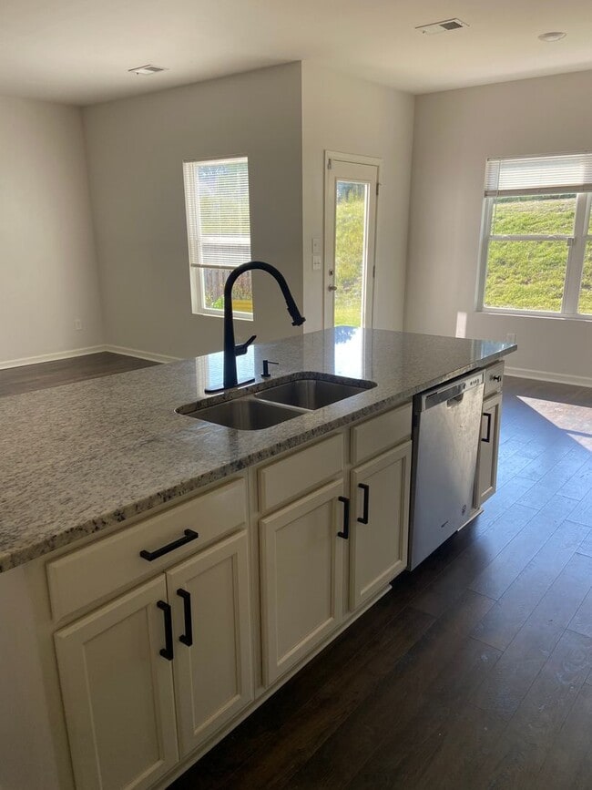 Building Photo - Coming Soon For Rent in Springville!