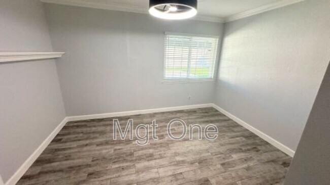 Building Photo - 15720 Reed Dr