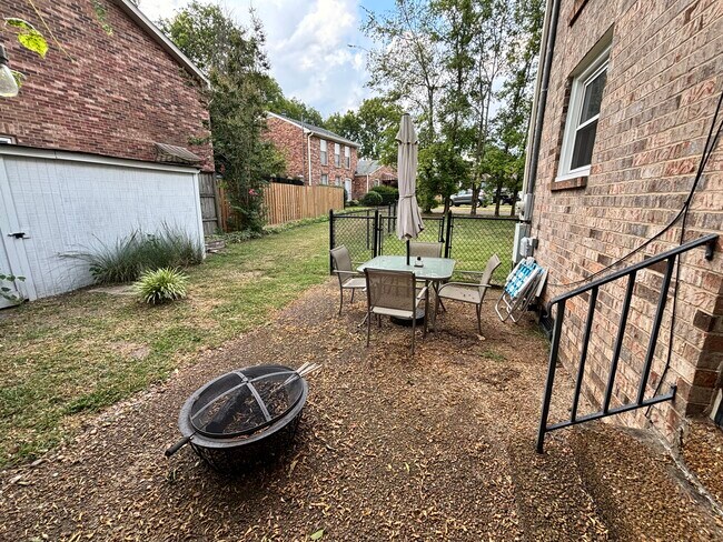 Building Photo - 4803 Magnolia Pl