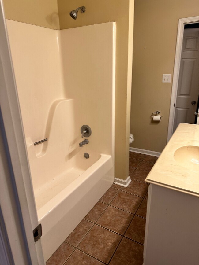 extra bath - 4340 Benoit Ln