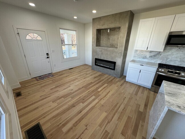 Building Photo - 2 Bedroom - Weiland Park