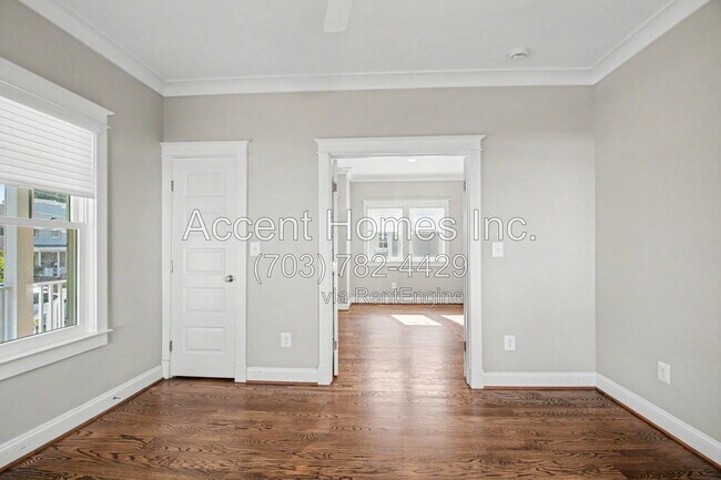 Building Photo - 14 W Caton Ave